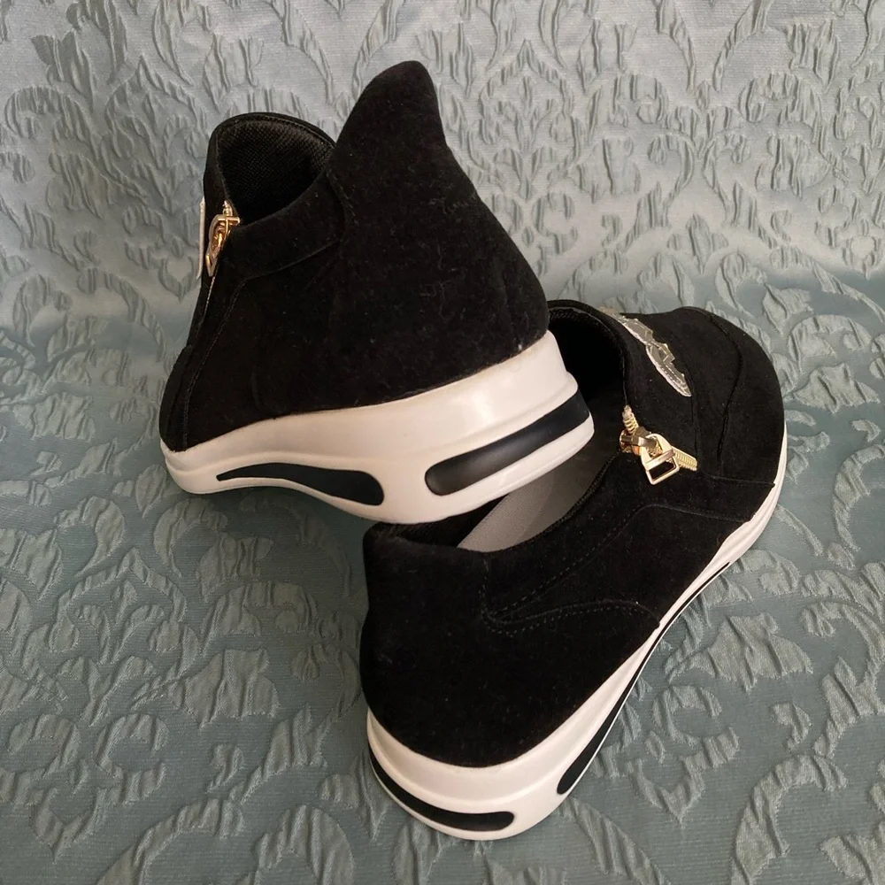 NEW Women’s Stylish Slip On Sneakers - Picture 5 of 6